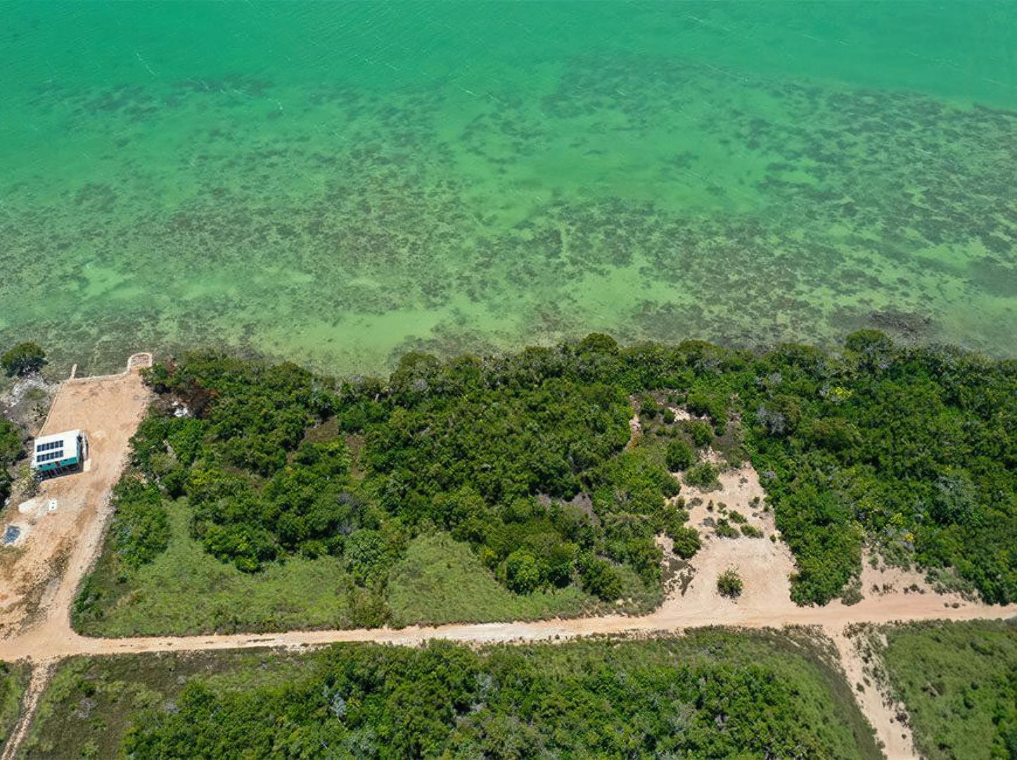 Seafront Lots near Blackbeard – Private island in Central America